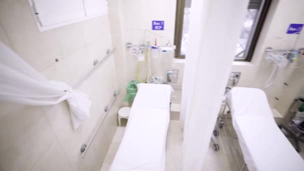 Intensywny Samochód Pusty Pokój Łóżkiem Używany Nagłych Wypadkach Prywatnym Szpitalu — Wideo stockowe