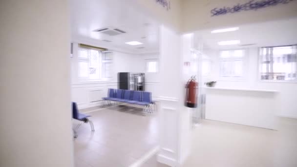 Mersul Jos Nerăbdător Într Sală Așteptare Spitalul Privat Clinică Care — Videoclip de stoc