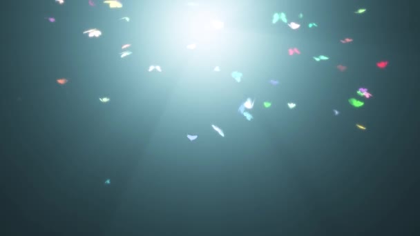 暗い部屋の中でボリュームのある光鋳造光線の前を飛び回るカラフルな美しい蝶3Dアニメーション — ストック動画