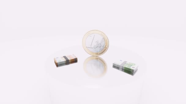 Euromunt 100 Eurobiljetten Een Glanzend Oppervlak Met Reflecties Witte Achtergrond — Stockvideo