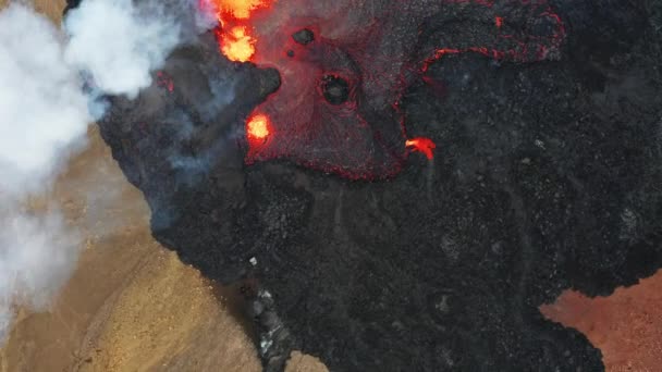 Vulcão Ativo Que Irrompe Lava Magma Islândia Fagradalsfjall 2022 Mosca — Vídeo de Stock