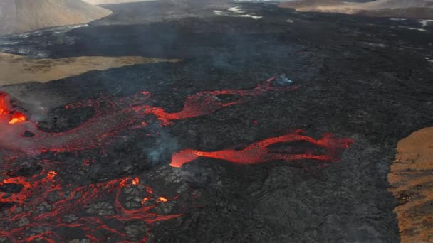 アイスランドの活火山噴火溶岩とマグマ Fagradalfjall 2022 本物の溶岩川 — ストック動画