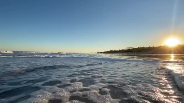 美しい色と光でサウスカロライナ州ヒルトンヘッド島の魔法の美しい夕日 — ストック動画
