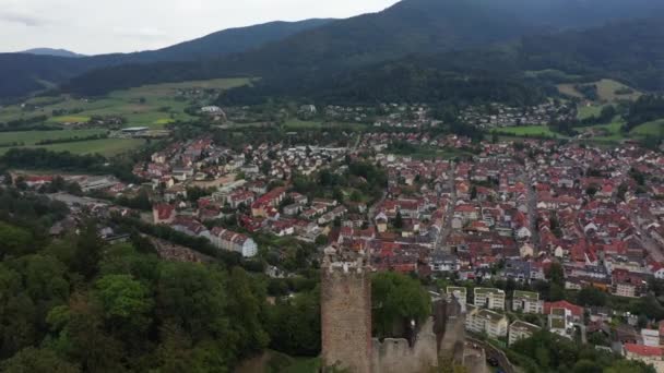 Drone Scatti Waldkirch Germania Con Fortezza Montagne Nella Foresta Nera — Video Stock