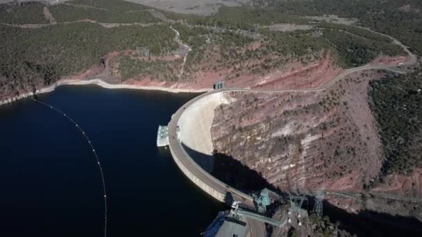 Vue Aérienne Barrage Hydroélectrique Centrale Électrique Route Passant Par Réservoir — Video