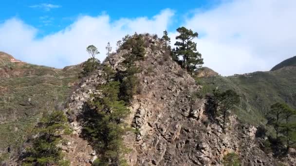 Hacia Arriba Revelando Disparo Aéreo Del Pico Montaña Cordillera Del — Vídeos de Stock