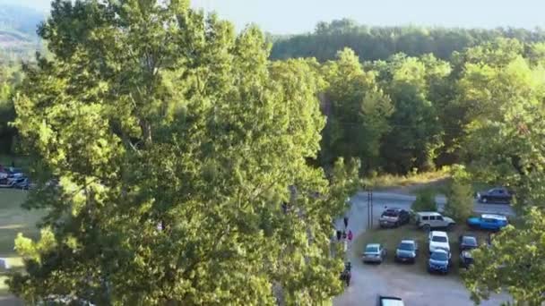 Drone Corrida Nas Montanhas Leste Oklahoma Estrada Competidores Corrida Corredores — Vídeo de Stock
