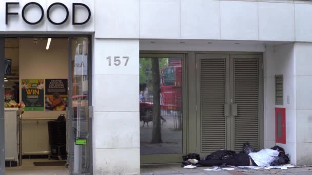 Homeless Person Sleeping High Street Doorway Wanstead London Static Camera — Stock Video