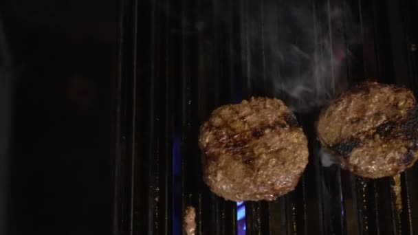 Flames Smoke Rise Grill Two Beef Patties Cook Slider Top — Stock Video