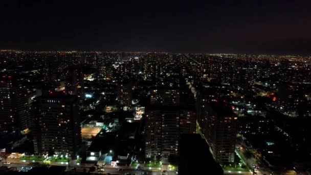 Dolly晚上在智利圣米格尔El Llano住宅区的空中拍摄 中产阶级住宅区 — 图库视频影像