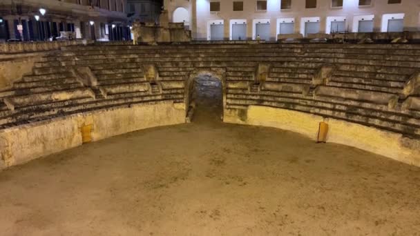 Gece Aydınlanmış Roma Amfitiyatrosunun Manzarasını Talya Nın Lecce Kentinin Merkezine — Stok video