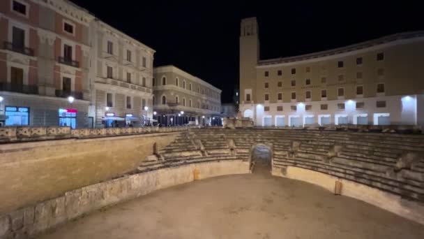 Νυχτερινή Θέα Του Φωτισμένου Ρωμαϊκού Αμφιθεάτρου Στο Lecce Ιταλία — Αρχείο Βίντεο