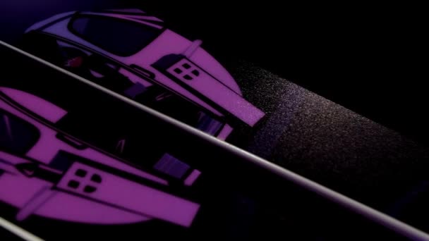Esquís Video Producto Cinematográfico Con Capa Púrpura Pintura — Vídeos de Stock