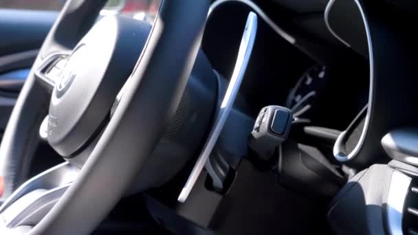 Kierownica Samochodu Sportowego Podczas Jazdy — Wideo stockowe