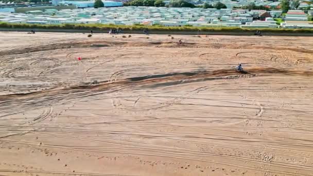 Motorversenyzés Egy Férfi Tette Pálya Ingoldmells Beach Közelében Skegness Lincolnshire — Stock videók