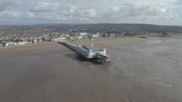 Flygfoto Över Grand Pier Weston Super Mare Somerset England Flygande — Stockvideo