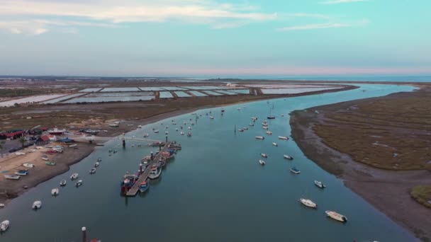 Barcos Cais Rio Ria Formosa Santa Luzia Portugal Tiro Drone — Vídeo de Stock