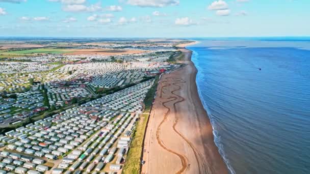 Una Lunga Spiaggia Sabbiosa Con Drone Che Mostra Mare Sabbia — Video Stock