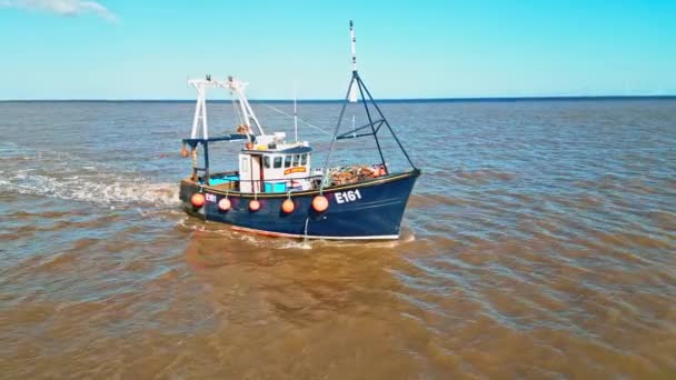 Légi Felvétel Egy Halászhajóról Egy Hajóról Ami Lincolnshire Partjainál Halászik — Stock videók