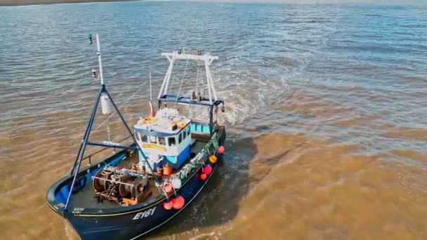 Barco Pesca Arrastão Apenas Pesca Offshore Arrasto Com Costa Costa — Vídeo de Stock