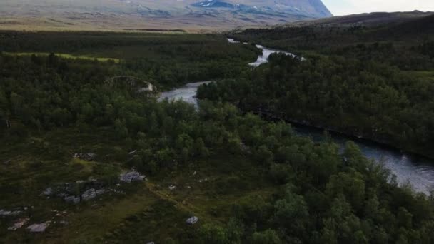 瑞典北部Abisko国家公园上空的空中飞行 — 图库视频影像