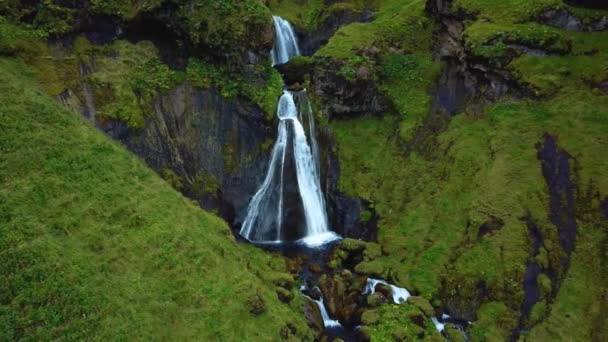 Luftaufnahme Des Uxaftafoss Wasserfalls Auf Island Der Eine Felsige Klippe — Stockvideo