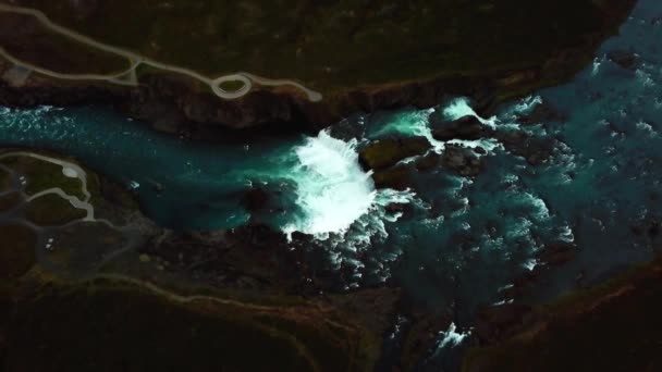 Górny Widok Powietrza Wodospad Godafoss Islandia Pochmurny Humorzasty Dzień — Wideo stockowe