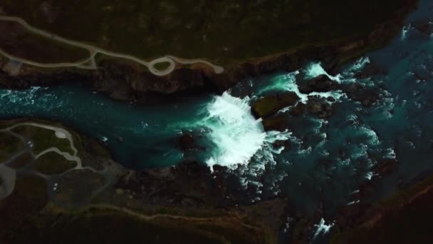 Letecký Pohled Shora Godafossův Vodopád Island Tmavý Zatažený Den — Stock video