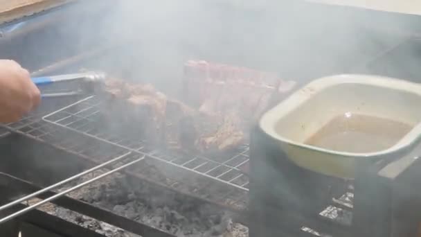 Kochen Koteletts Auf Dem Braai Oder Grill — Stockvideo