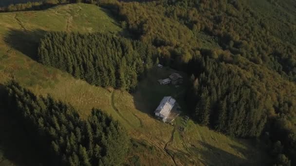 Luchtfoto Van Ambaritsa Berghut Stara Planina Bulgarije — Stockvideo