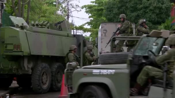 Militares Carros Blindados Apoiam Polícia Assumir Uma Favela Rio Janeiro — Vídeo de Stock