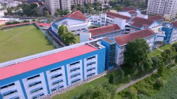 Singapore Bishan或Ang Kio公园一所学校的滑行鸟瞰图 — 图库视频影像