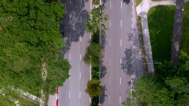 Letecký Pohled Shora Dolů Singapurskou Silnici Projíždějícími Auty — Stock video