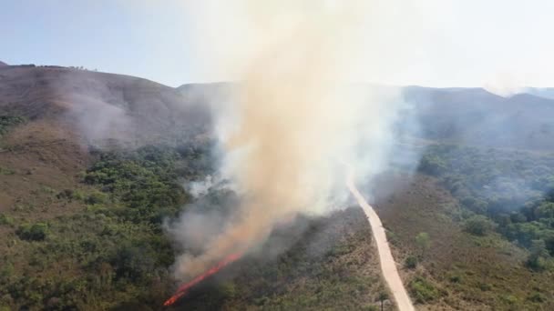 Drónnézet Erdőtűz Cerrado Biómban Atlanti Erdő Átmenetével Serra Canastra Nemzeti — Stock videók