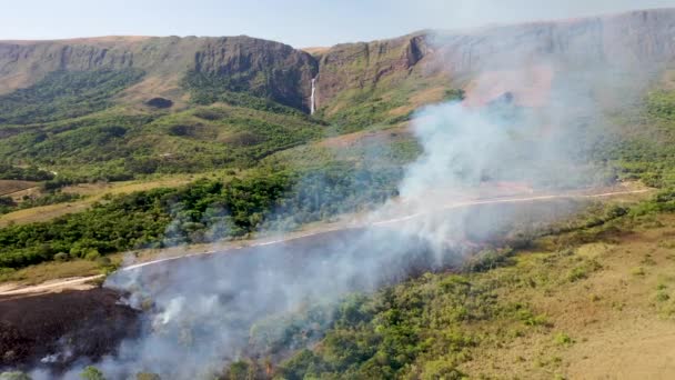 Drohnen Ansicht Des Waldbrandes Cerrado Biom Mit Atlantikübergang Der Nähe — Stockvideo