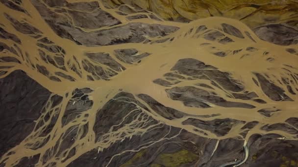 Letecký Pohled Shora Ledovec Tekoucí Údolí Mnoha Větvemi Temném Písku — Stock video