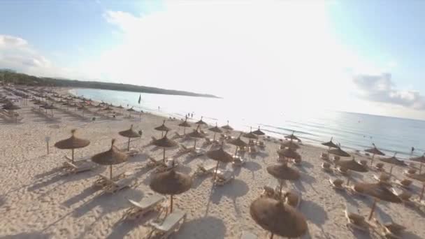 Aerial Flyvning Langs Høj Nøgle Sandstrand Tropisk Hav – Stock-video