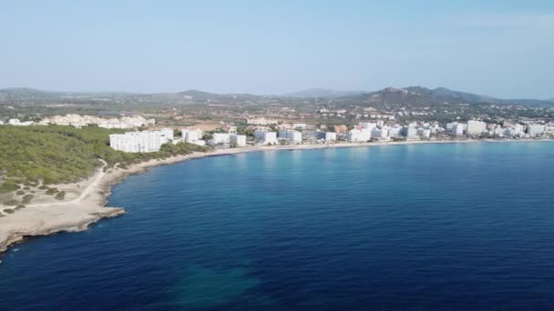 Widok Lotu Ptaka Wybielonej Białej Plaży Apartamenty Cala Bona Majorka — Wideo stockowe