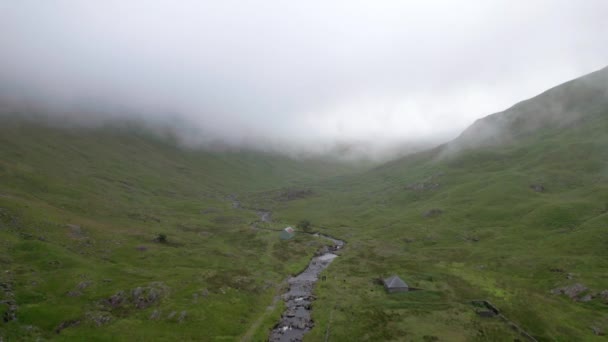 Aerial Drone Footage Flying Slowly Low Hanging Cloud Scottish Glen — Stock Video