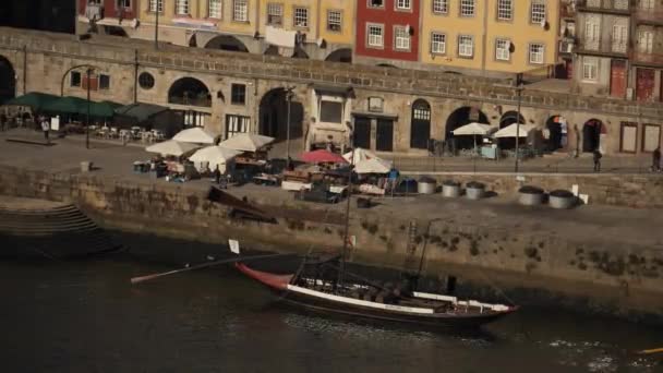 Човни Пірсі Старого Порто — стокове відео