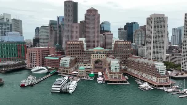 Waterfront North End Bostonském Přístavu Vzdušný Tlak Barevných Lodí Jachet — Stock video
