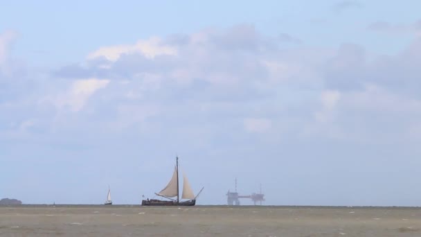 Frisian Adaları Yakınlarındaki Wadden Denizi Nde Yelkenli Sürüyor Hollanda — Stok video