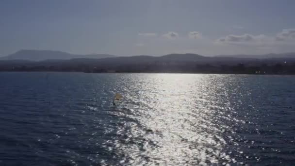 Luchtfoto Windsurfer Griekenland Tegen Middag — Stockvideo