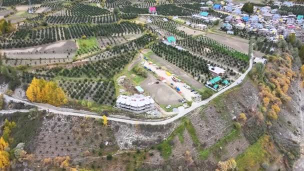 Luftaufnahmen Eines Kleinen Dorfes Himachal Pradesh Indien Apfelorchideen Himalaya Tal — Stockvideo