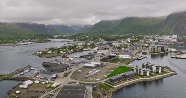 Svolvr Noorwegen Landschappelijk Uitzicht Drone Flyover Centrum Vangt Inham Haven — Stockvideo