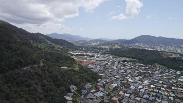 Lysande Berg Tropiskt Landskap Cairns City Norra Queensland Australien Flygskott — Stockvideo