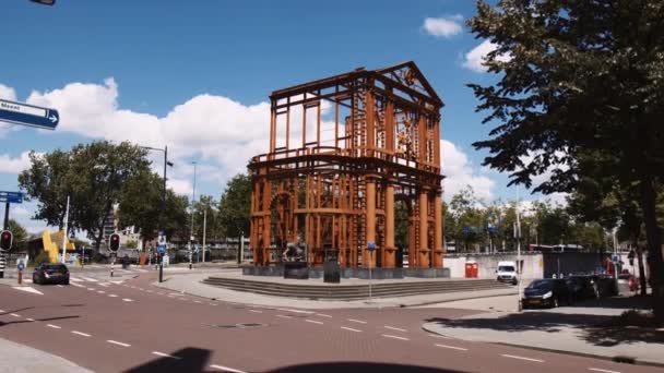 Langzame Dolly Opname Van Nieuwe Delftse Poort Sculptuur Rotterdam — Stockvideo