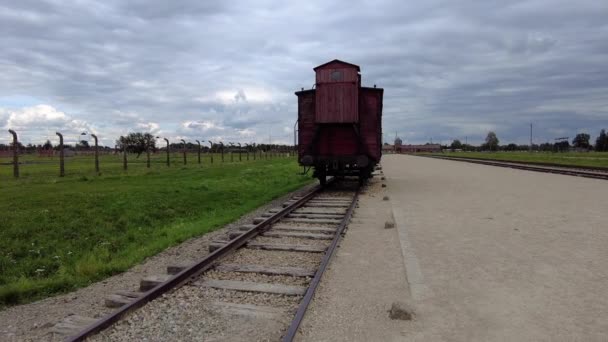Old Carriage Rails Auschwitz Birkenau Concentration Camp Polônia Wide — Vídeo de Stock