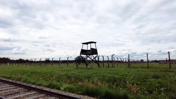 Estrada Ferro Torre Vigia Quartel Campo Concentração Cercado Arame Farpado — Vídeo de Stock