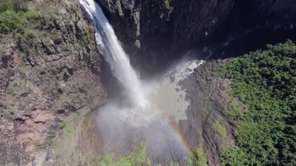 Wallaman Falls Beautiful Rainbow Património Mundial Unesco Parque Nacional Girringun — Vídeo de Stock